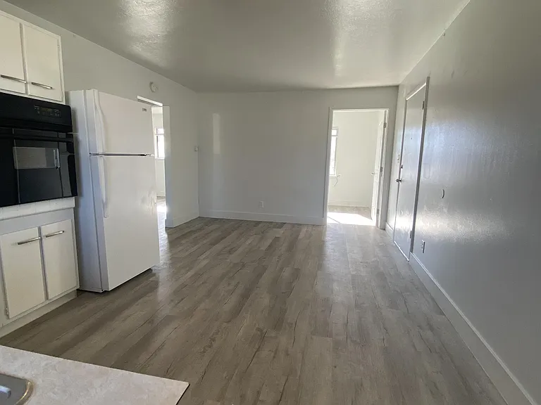 ID - 1070 McKinley Ave - LB - 15 — Photo 5