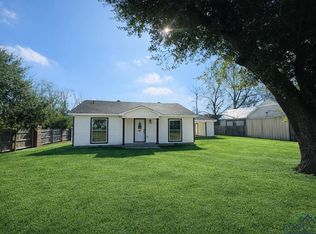 1221 W Sabine St, Carthage, TX 75633