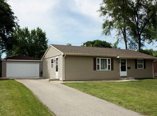 127 San Juan Rd, Carpentersville, IL 60110