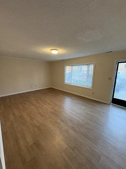 3 bed, 2.5 bath, 1386 sqft, $1,425 — Photo 3