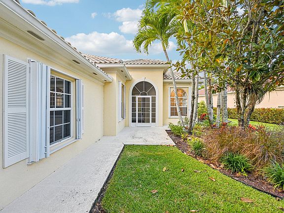 3rd image of 8774 SE Retreat Drive