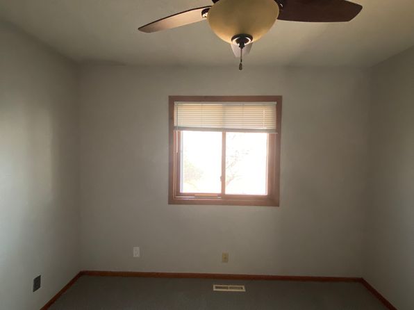 1425 Meadowmoor Dr NE