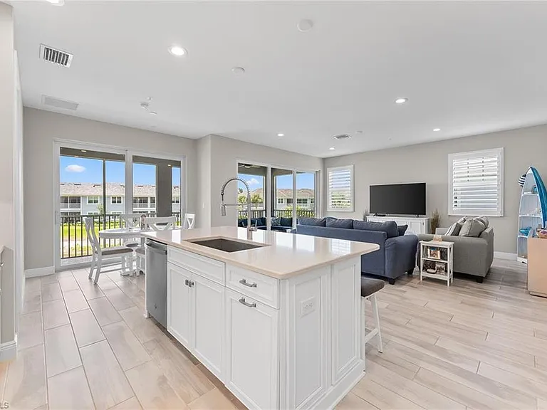 2609 Seychelles Cir #1608 — Photo 12