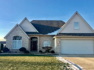 2967 E Country Ln, Monroe, MI 48162