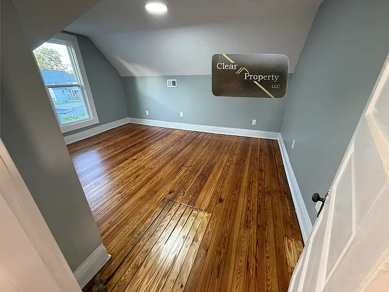 604 Poplar St — Photo 9