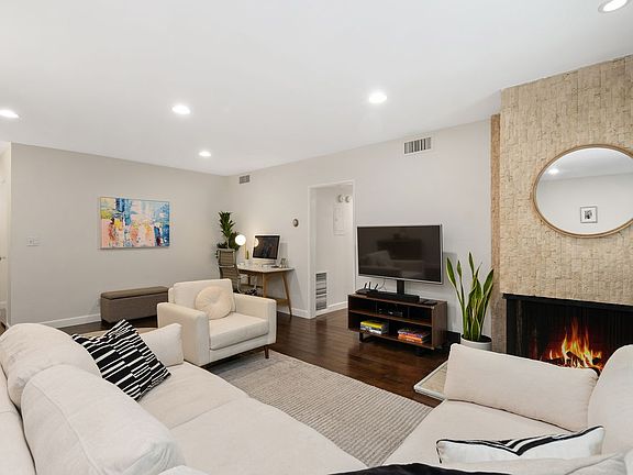 3rd image of 11970 Montana Ave APT 117