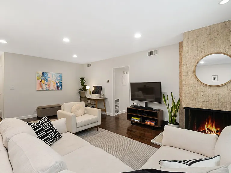 11970 Montana Ave #117 — Photo 3