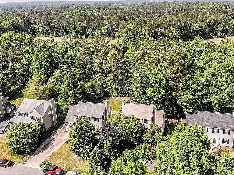 8908 Castle Point Dr — Photo 3