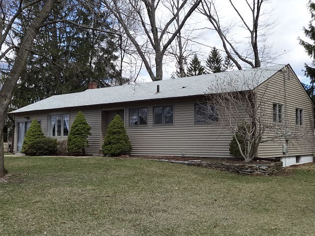 A Lovely updated 3 bedroom ...