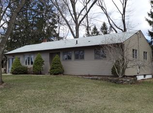 334 Green Manor Ter, Windsor Locks, CT 06096