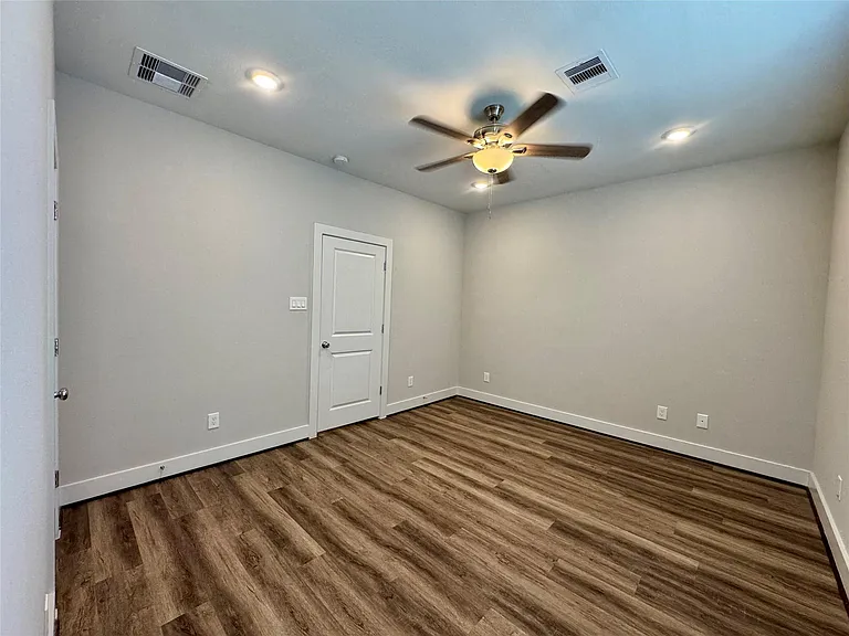 1282 N Post Oak Rd #A — Photo 28