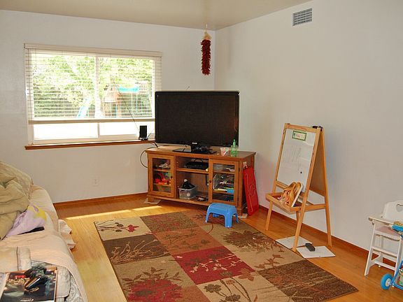 3rd image of 3845 Ballard Dr