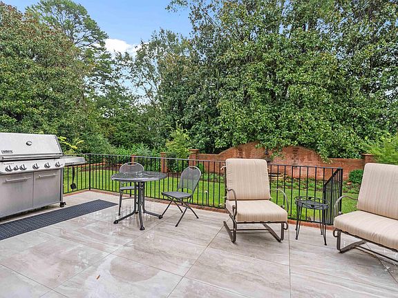 4th image of 504 Hidden Hills Dr