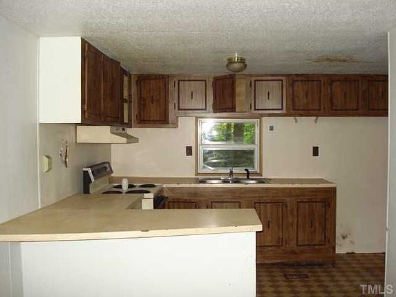 5th image of 924 Dumont Dr