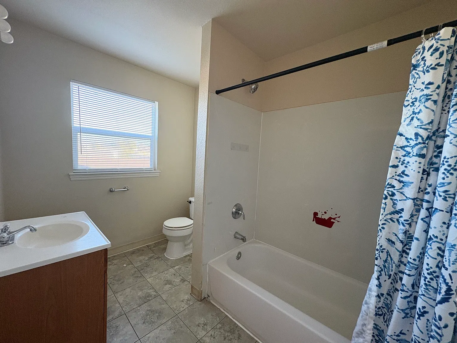 1 Bed 1 Bath Apartment Available NOW! — Photo 4
