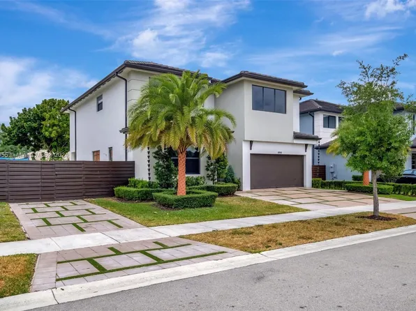8981 NW 161st Ter, Miami Lakes, FL 33018