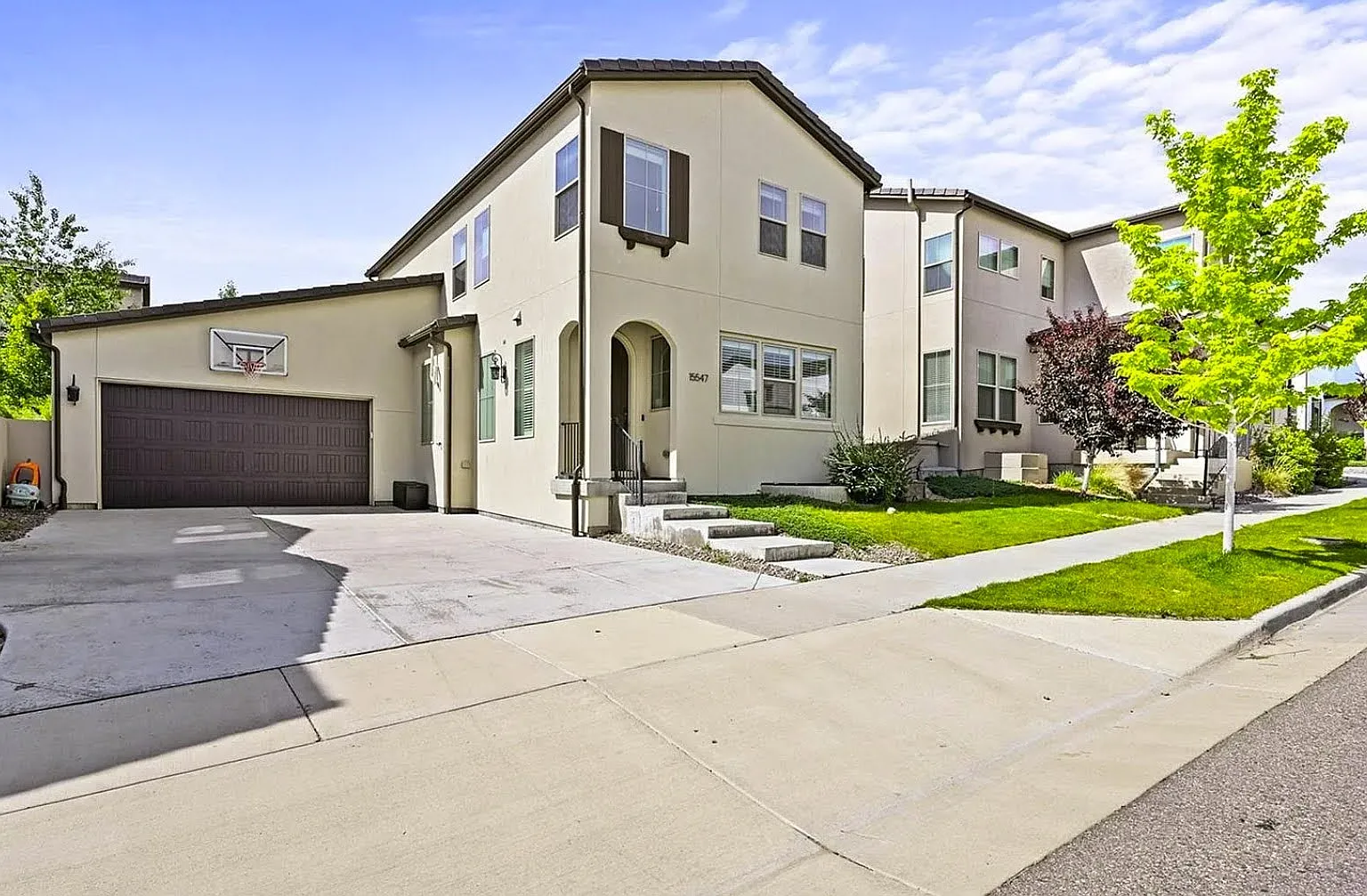 4 bed, 3.5 bath, 2722 sqft, $4,000 — Photo 1
