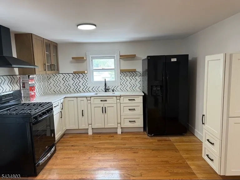 159 2nd Ave #2 — Photo 3