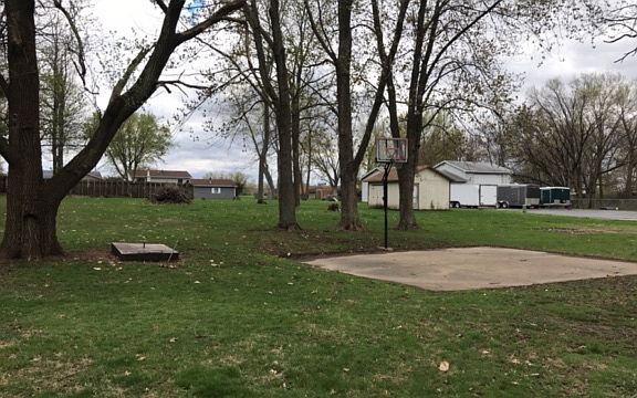 Backyard\Basketball Court