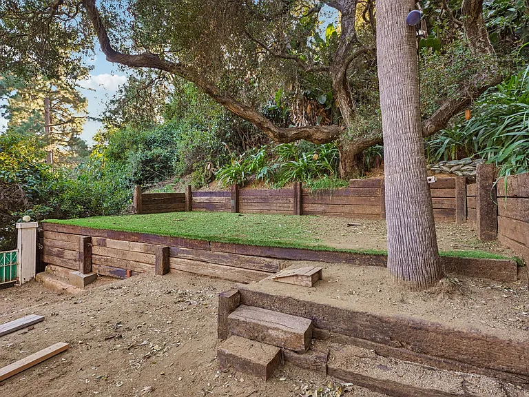 8718 Crescent Dr — Photo 31