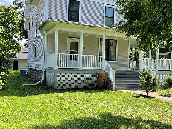 2nd image of 1324 Main St