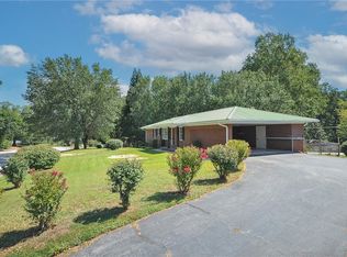 606 N Catherine St, Walhalla, SC 29691