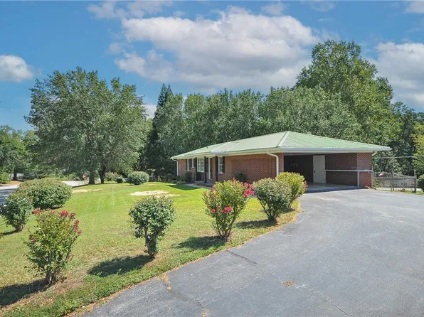 606 N Catherine St, Walhalla, SC 29691