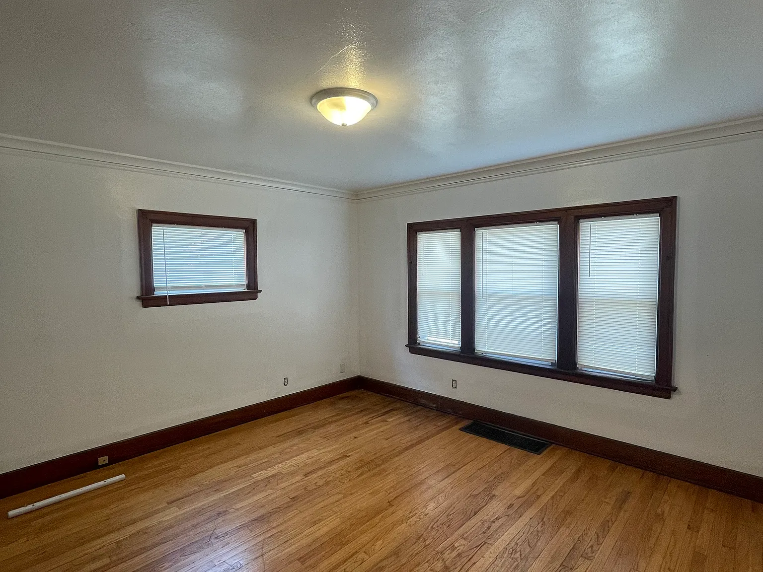 2 bed, 900 sqft, $1,075 — Photo 4