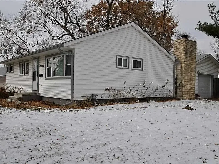 7604 Western Ave — Photo 2