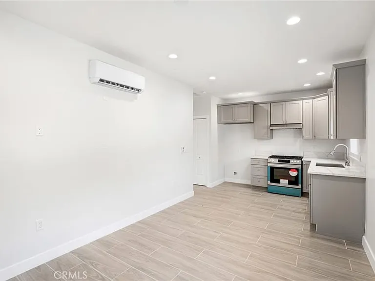 768 N Workman St — Photo 5