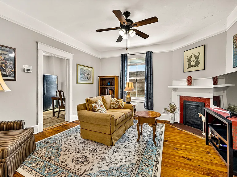 530 E 35th St #B — Photo 14