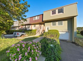 33 Red Barn Ln, Middletown, NY 10940