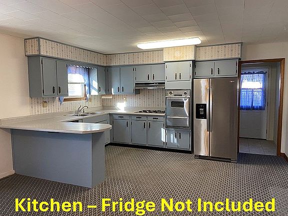 2nd image of 414 E 1st St