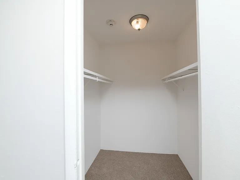 Bayside Country Club Apartments — Photo 52