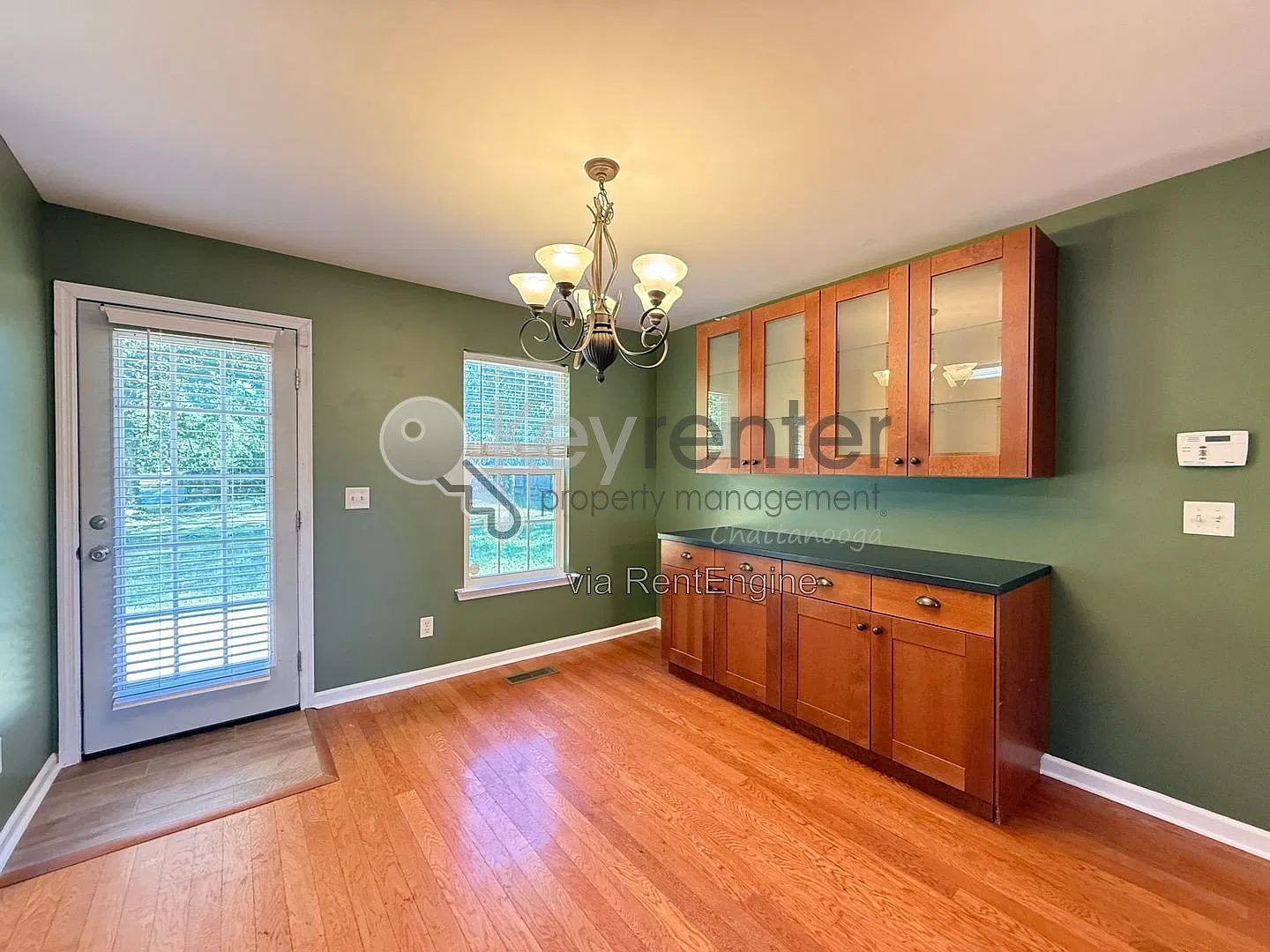 3 bed, 1.5 bath, 1374 sqft, $1,675 — Photo 4