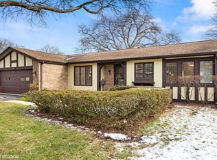 1403 Estate Ln, Glenview, IL 60025