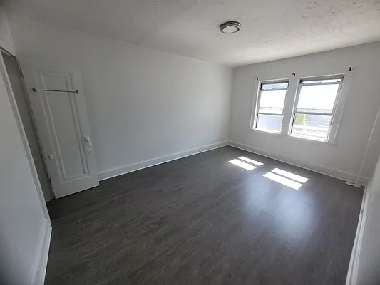 Rented by Halvatzis Realty | media 2