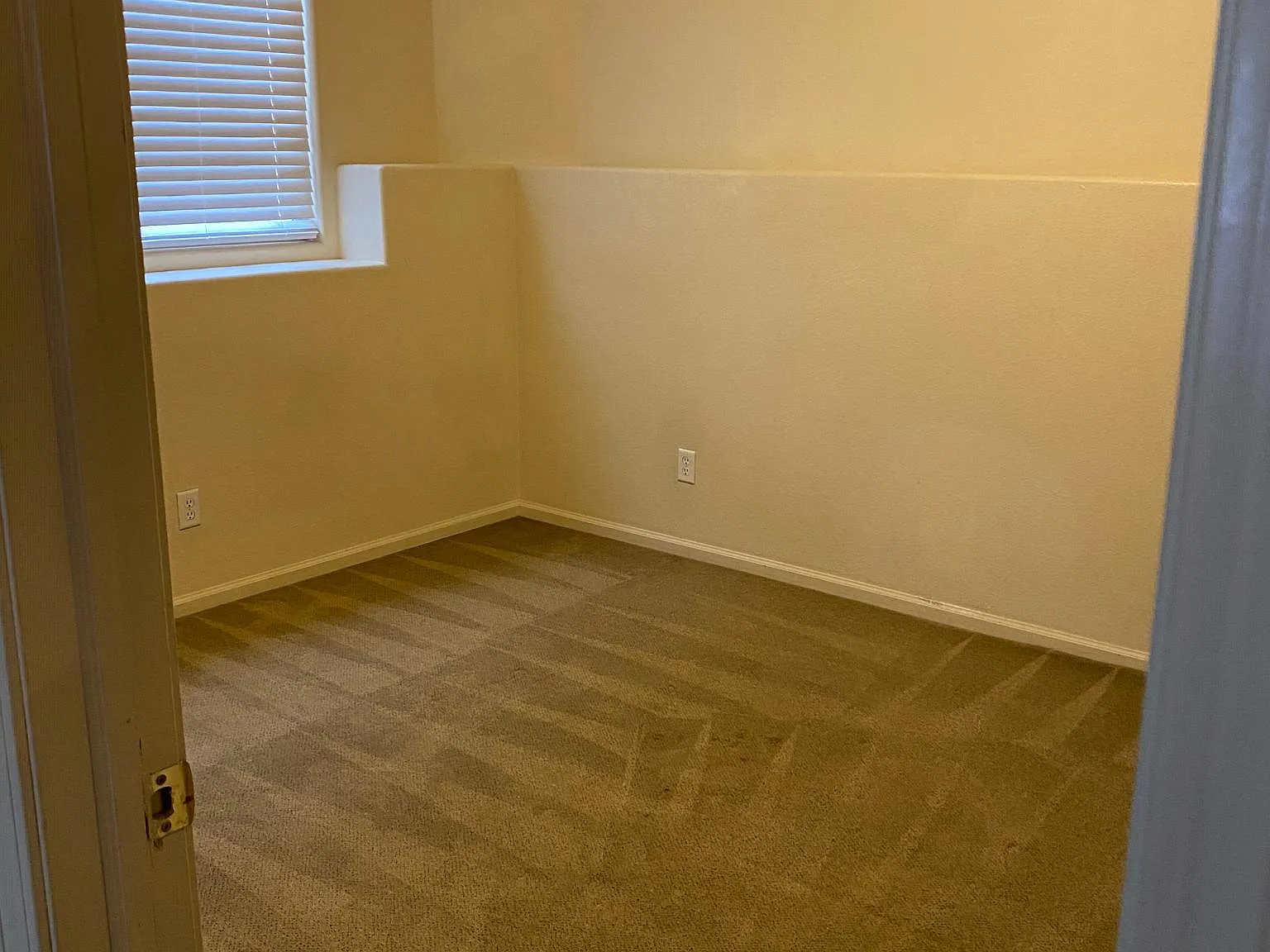 2 bed, 700 sqft, $1,000 — Photo 4