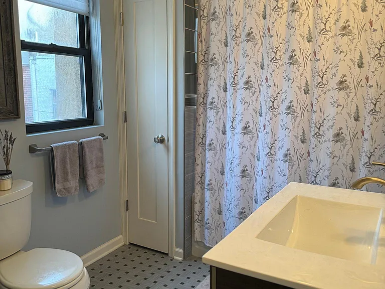 708 Saint Albans St — Photo 22