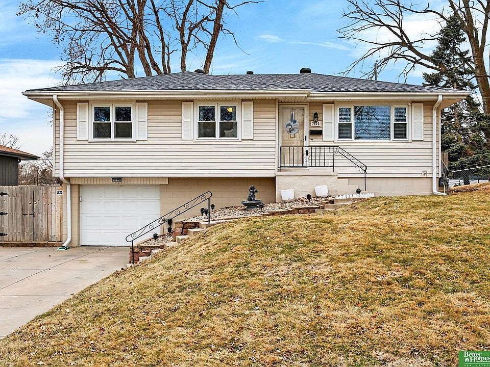1st image of 7532 S 76th St