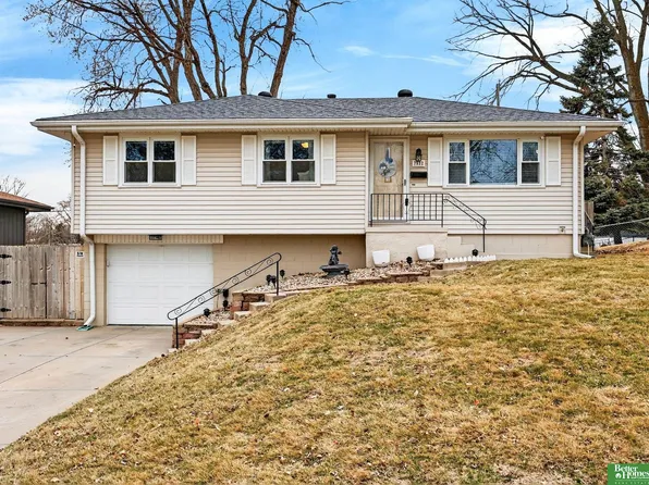 7532 S 76th St, La Vista, NE 68128