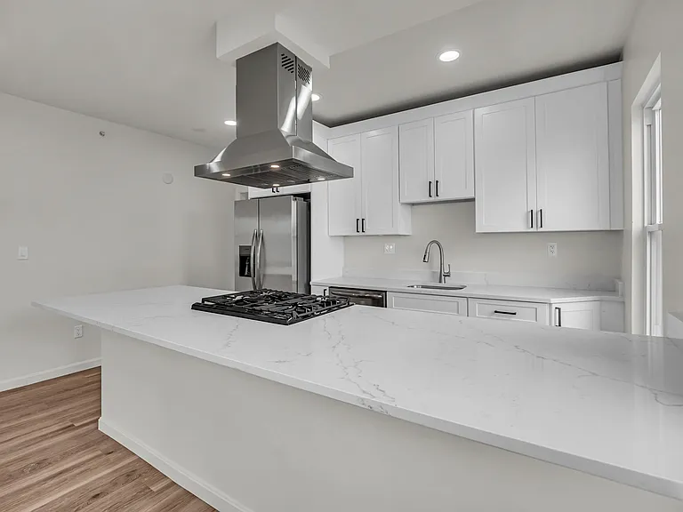 12 Alpine St #3 — Photo 4