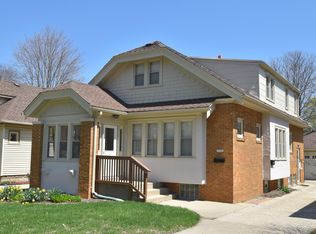 2446 N 72nd St, Wauwatosa, WI 53213