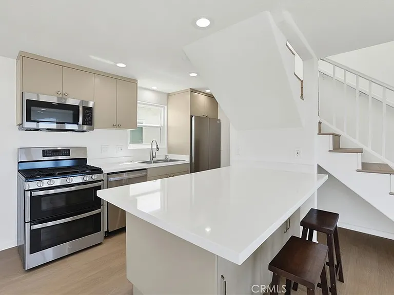 206 30th St #1/2 — Photo 9