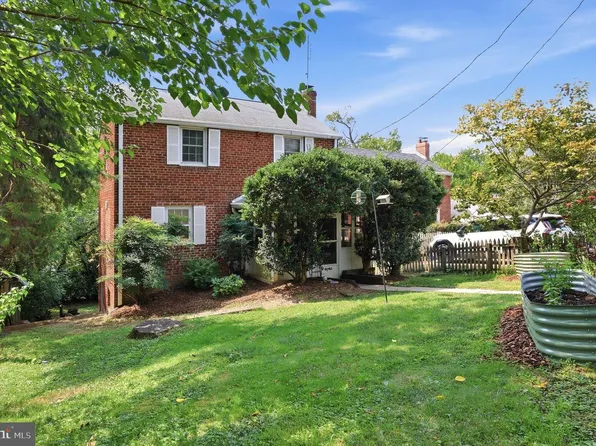 2004 N Cleveland St, Arlington, VA 22201