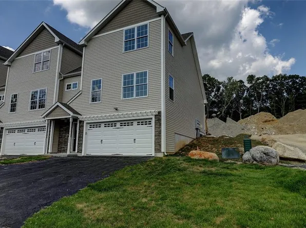 1104 Hunting Hill Dr, Cumberland, RI 02864