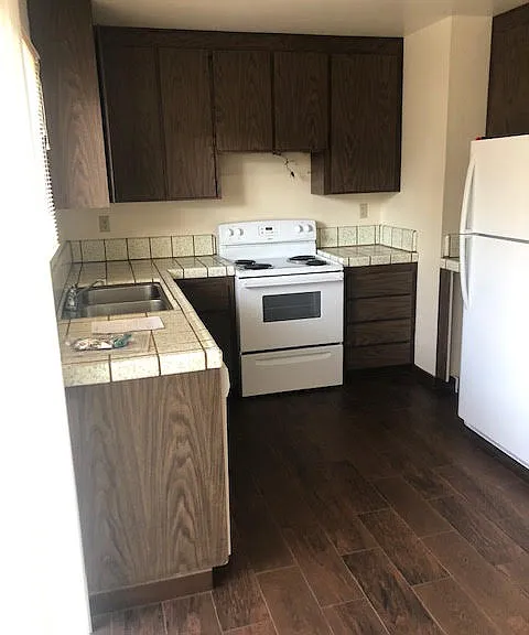 Siesta Village Apartments — Photo 2