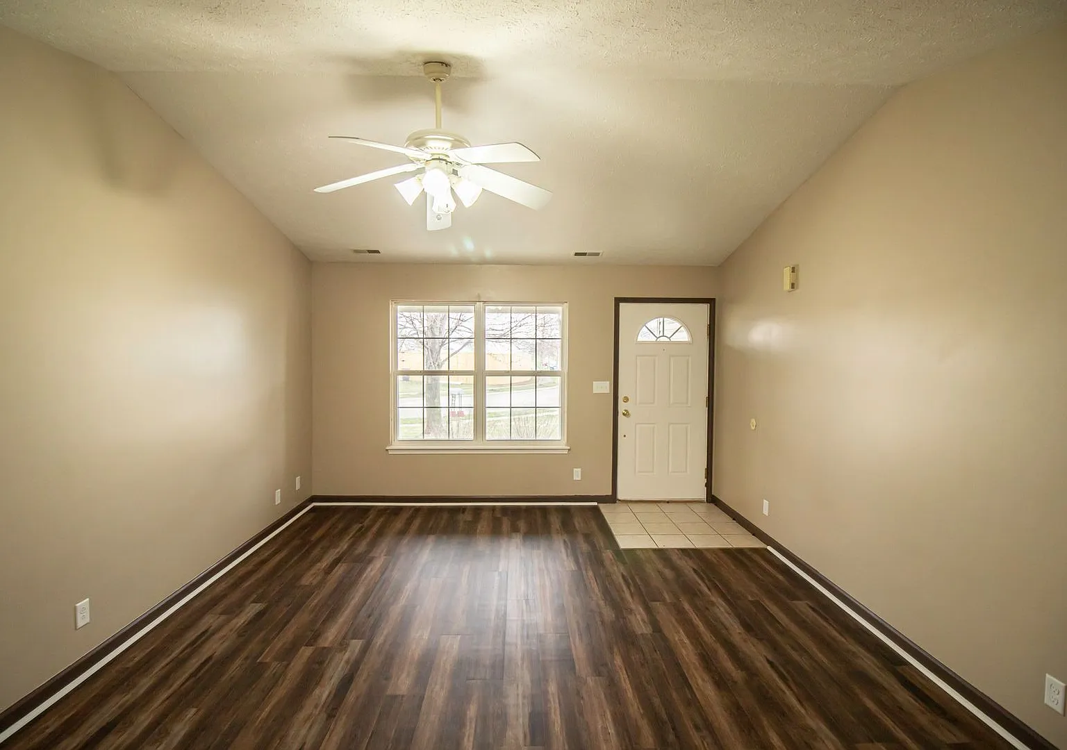 2225 Bridgewater Circle — Photo 4