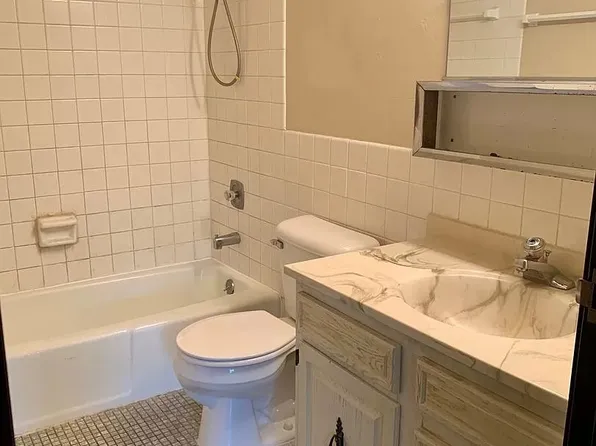 (undisclosed Address), Milwaukee, WI 53224