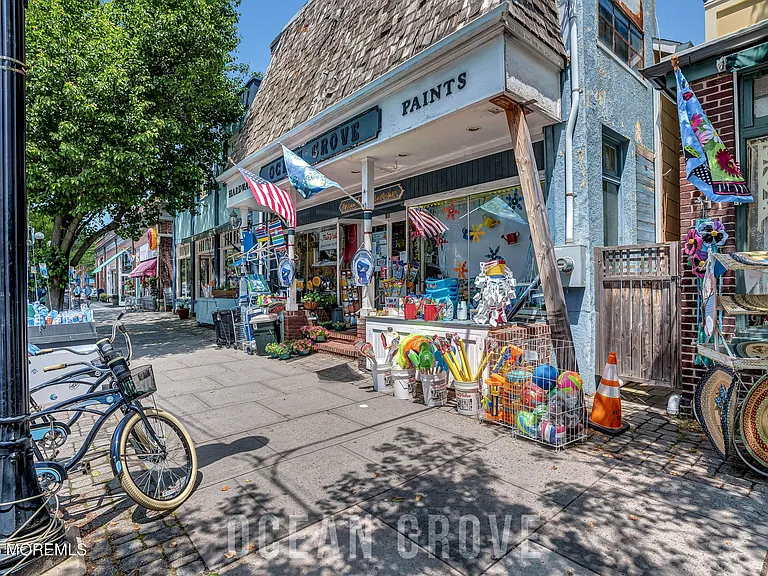 49 Franklin Ave — Photo 68